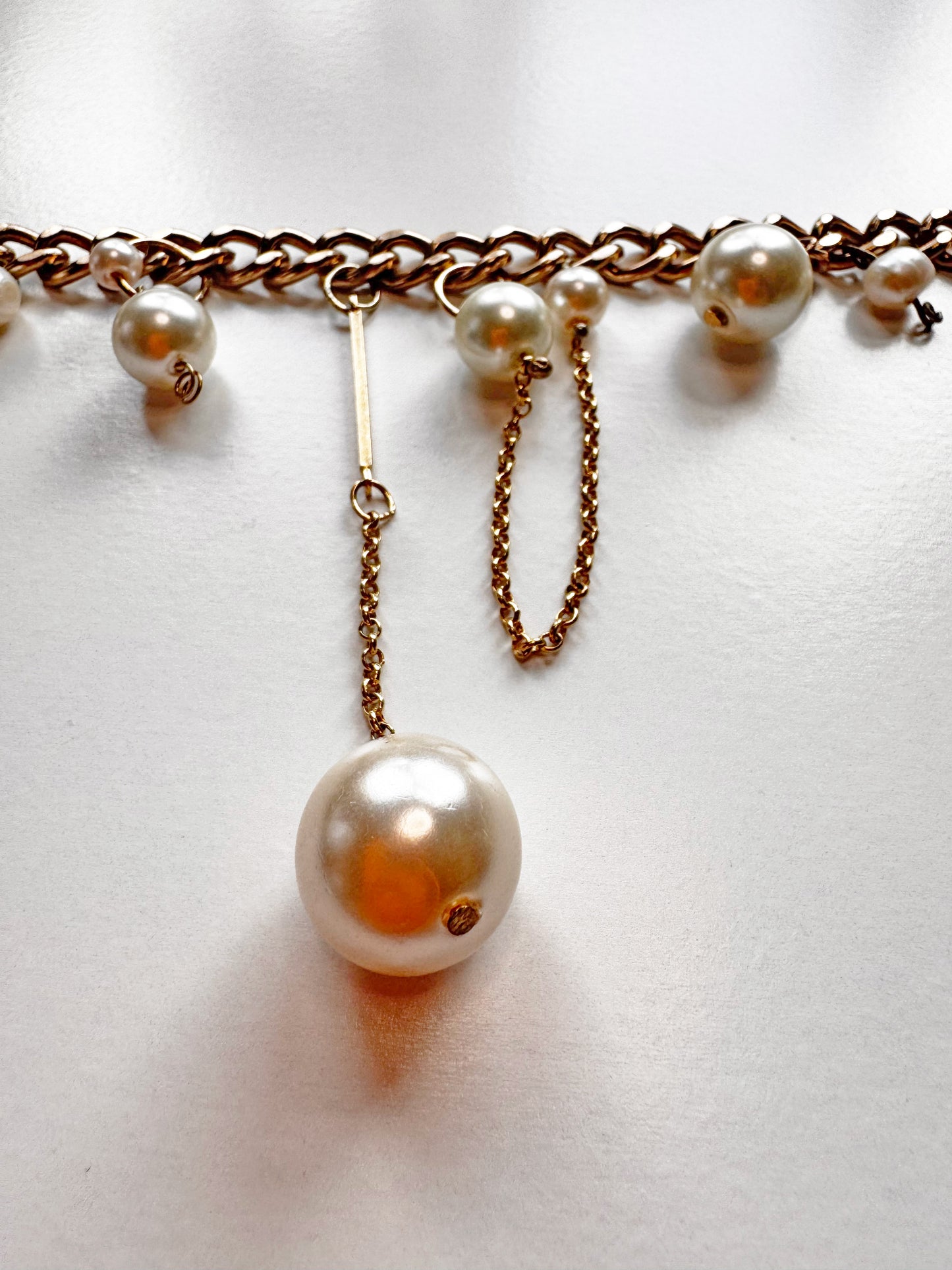 Gold chunky chain with pearls amd chain droplets