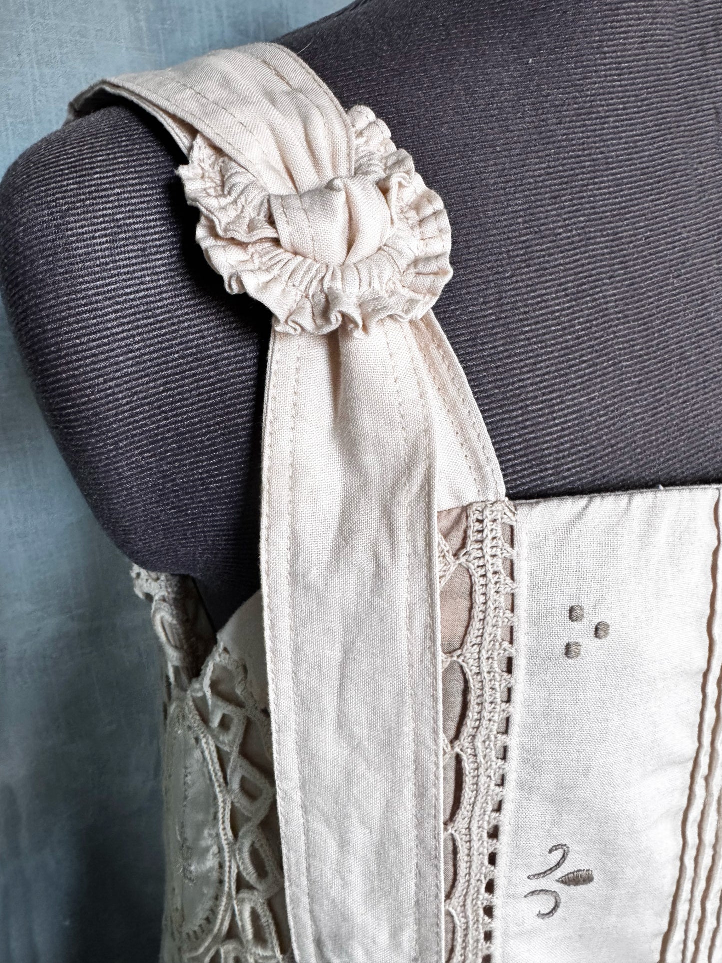 Linen and lace vintage sleeveless trapeze dress