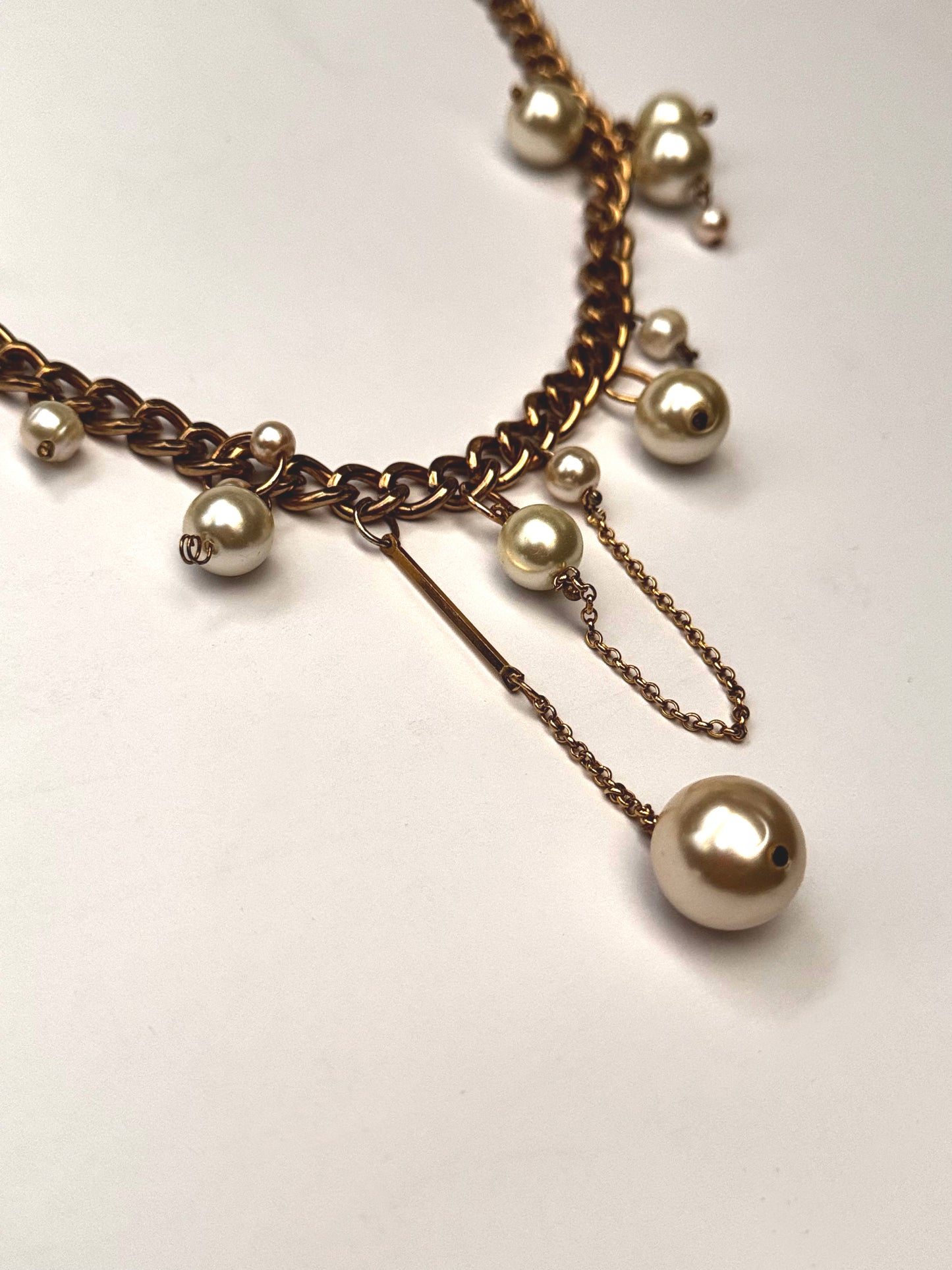 Gold chunky chain with pearls amd chain droplets