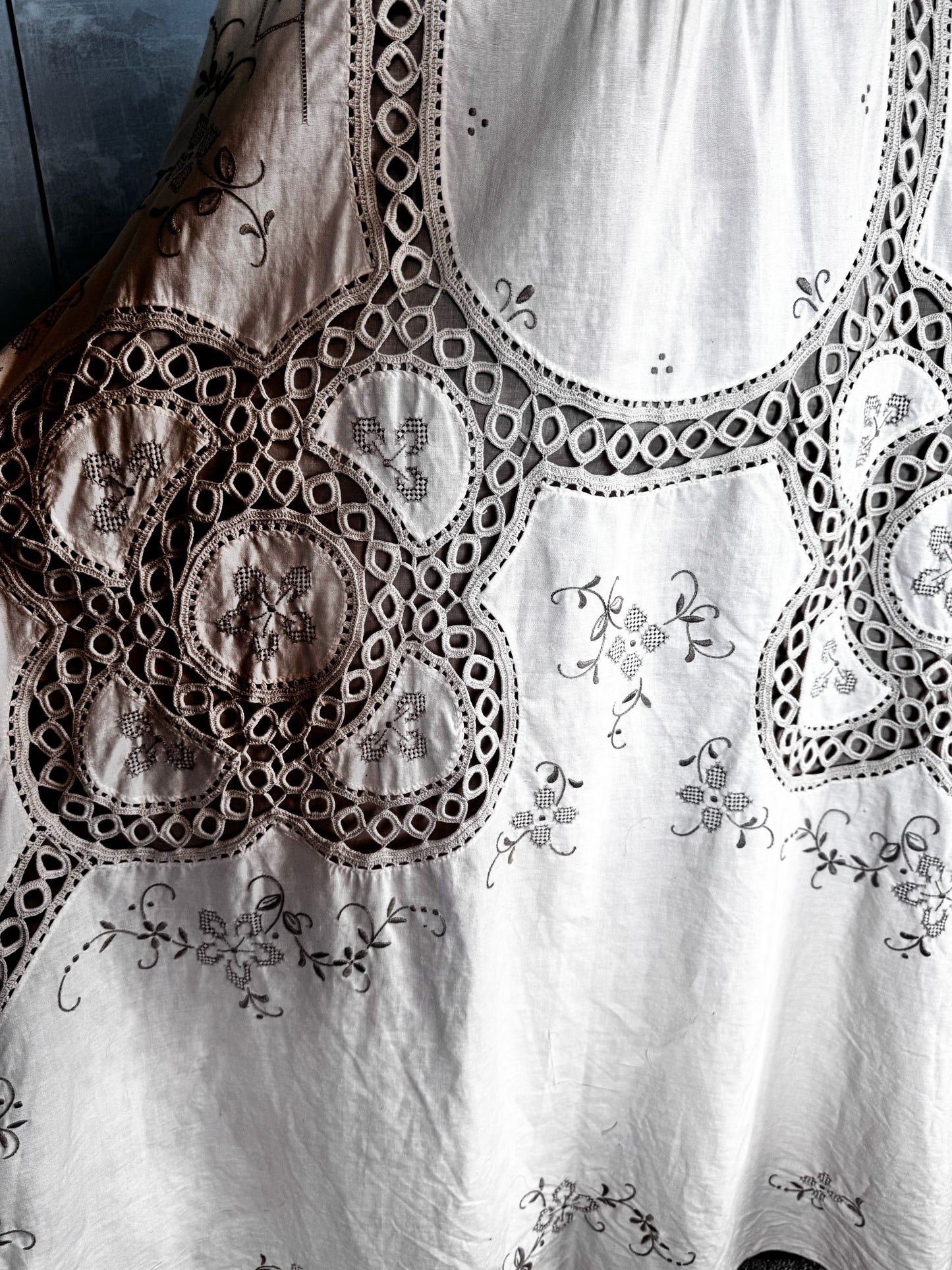 Linen and lace vintage sleeveless trapeze dress