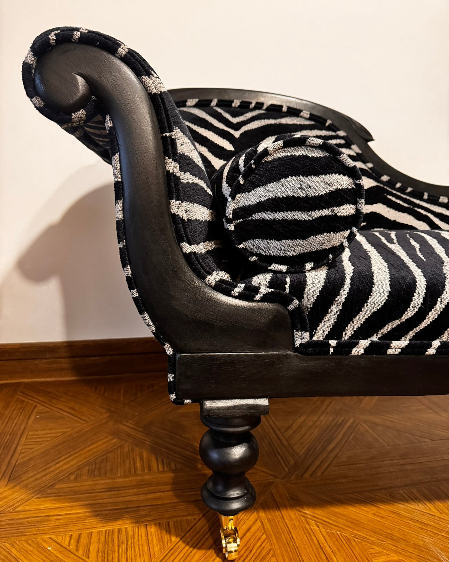 Chaise longue-Zebra velvet
