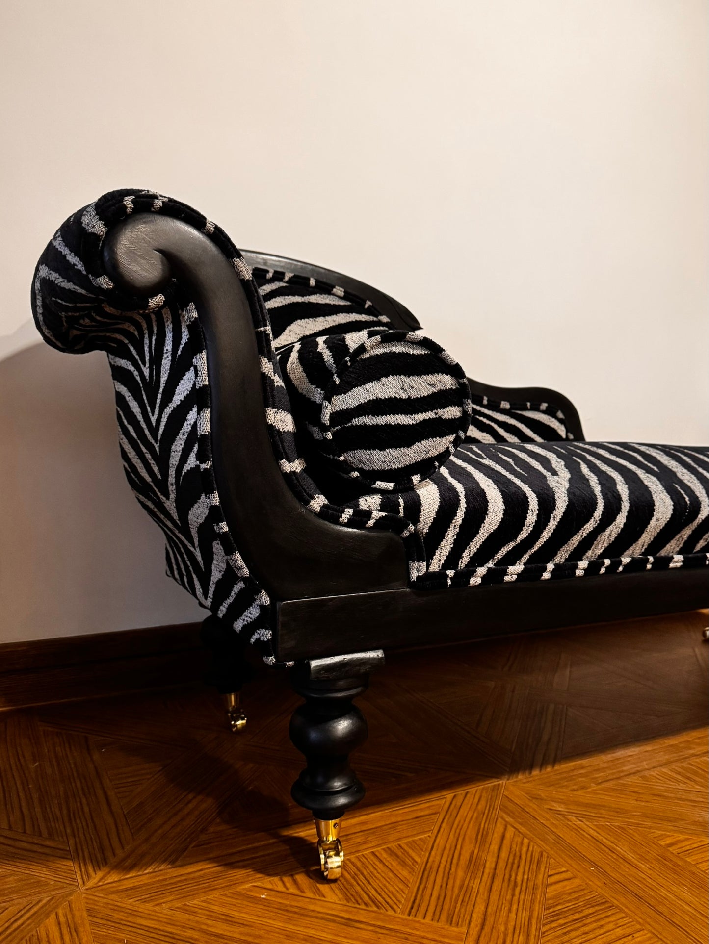 Chaise longue-Zebra velvet