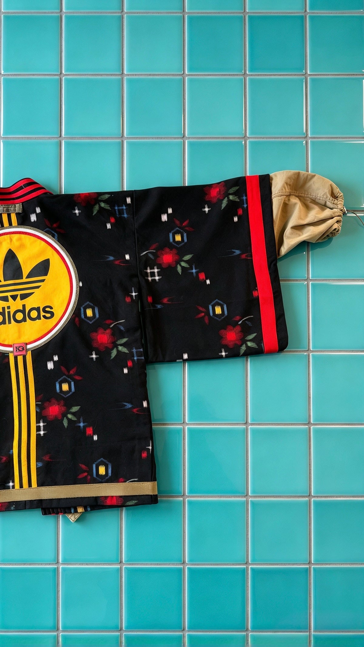 Black and khaki colour pop adidas Kimono