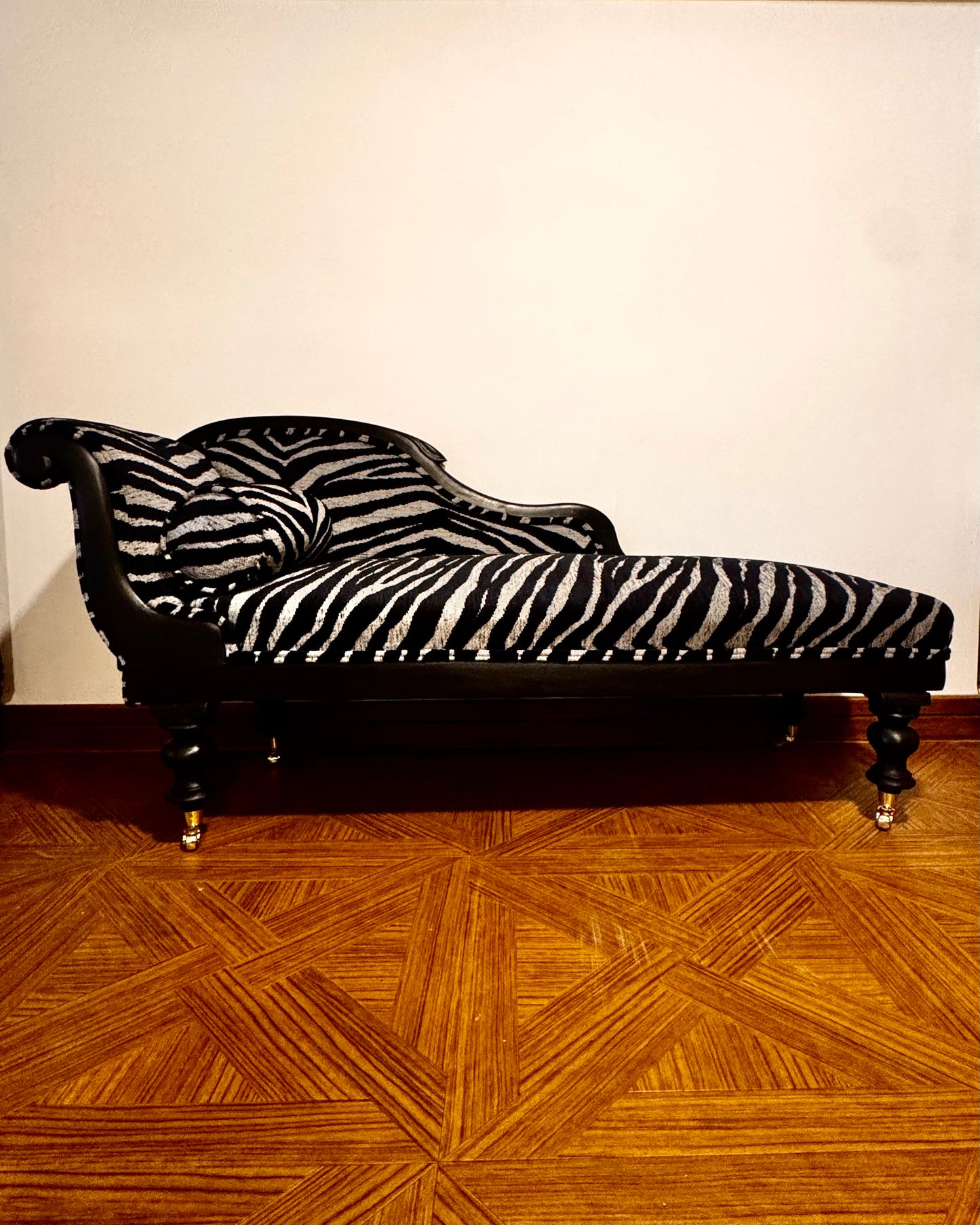 Chaise longue-Zebra velvet