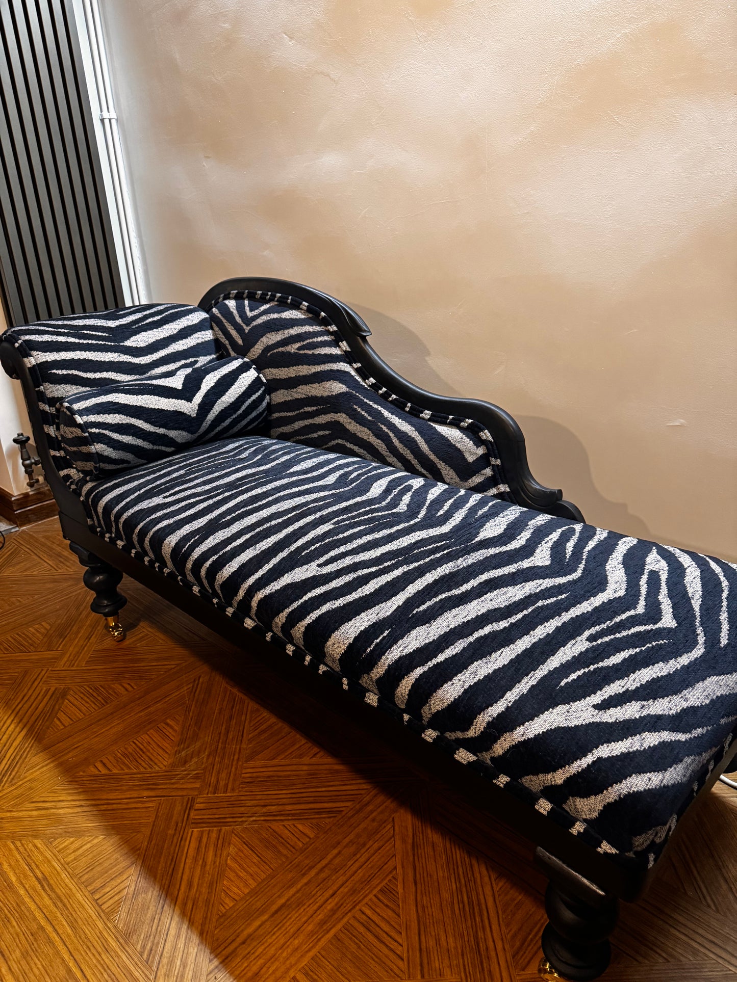 Chaise longue-Zebra velvet