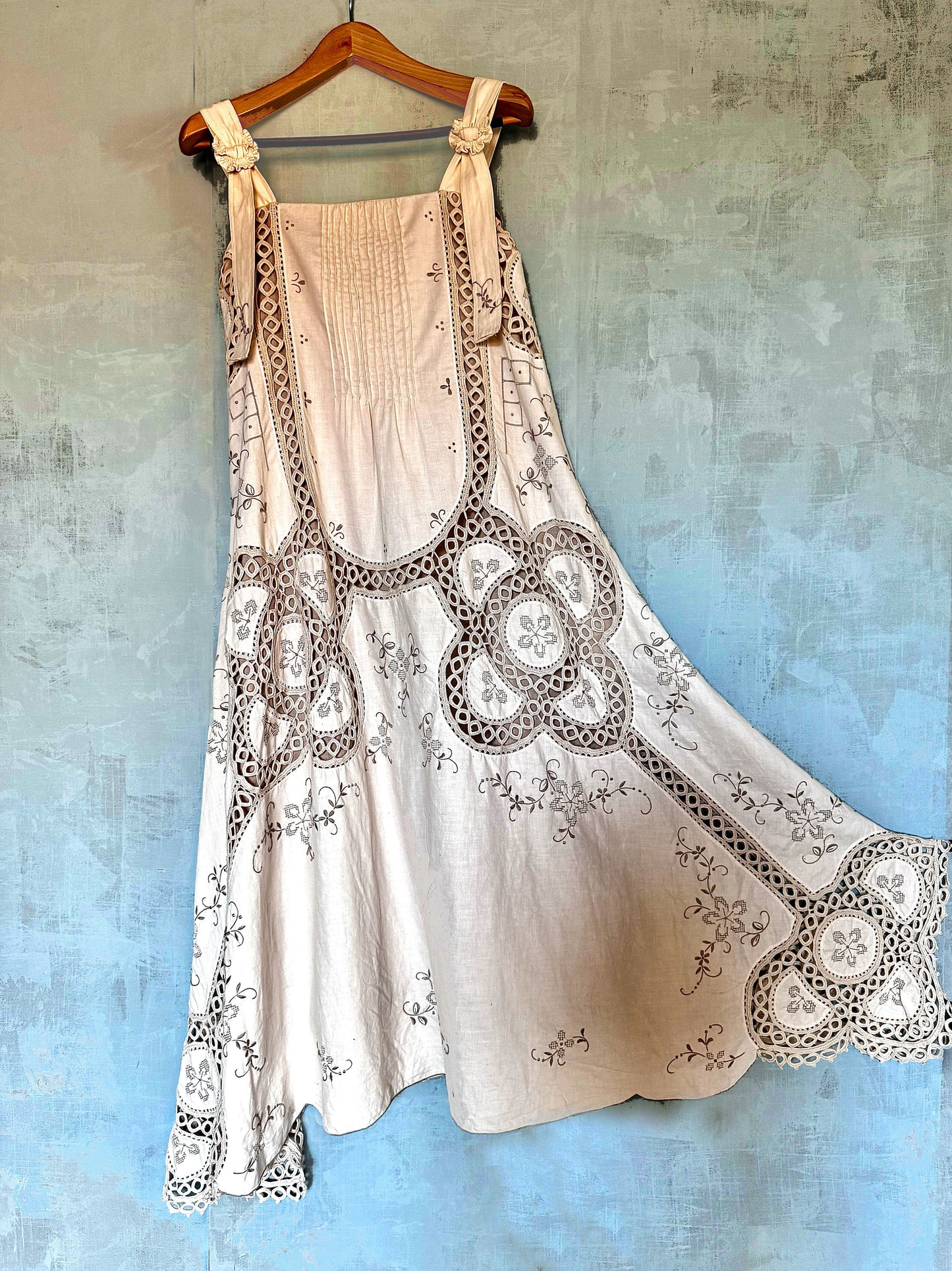 Linen and lace vintage sleeveless trapeze dress